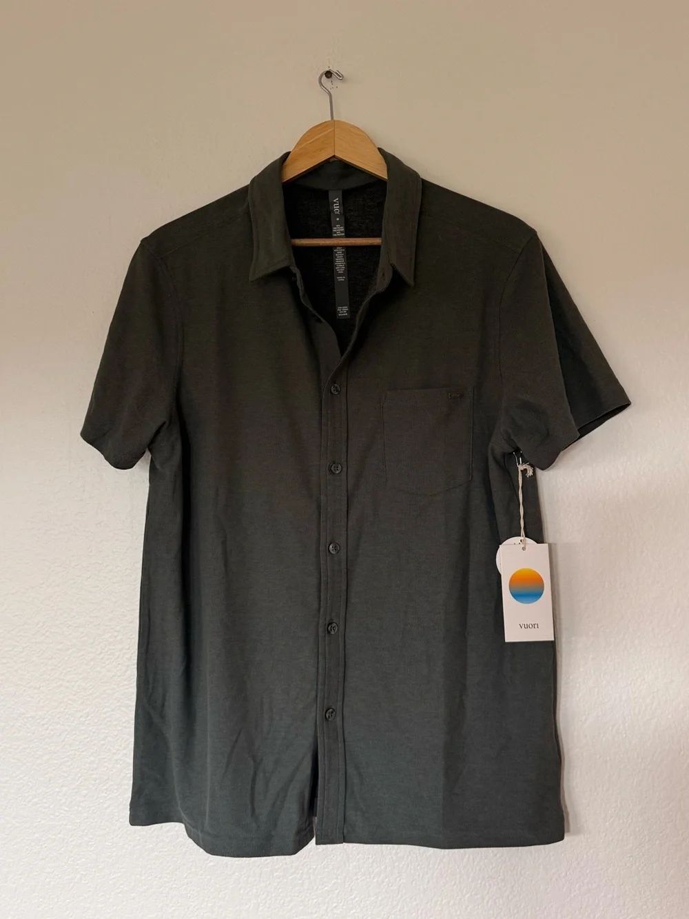 Vuori Men's Dark Green Short Sleeve Button-Up Shirt
